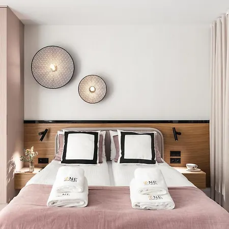 Rose With Bath By Oneapartments Apartment *