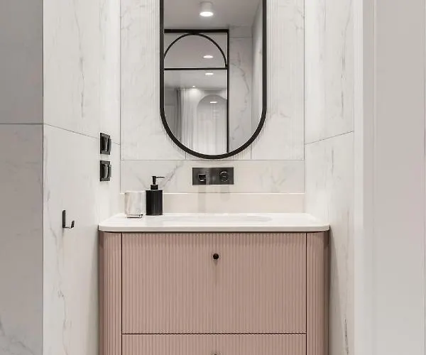 Rose With Bath By Oneapartments Apartamento *