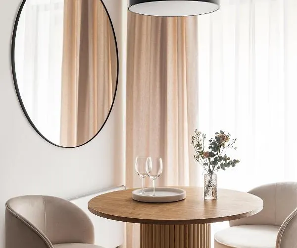 Rose With Bath By Oneapartments *