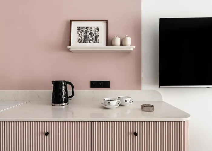 Rose With Bath By Oneapartments